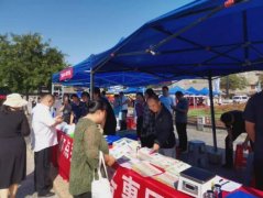 工做人员向市平易近、旅客、机关工做人